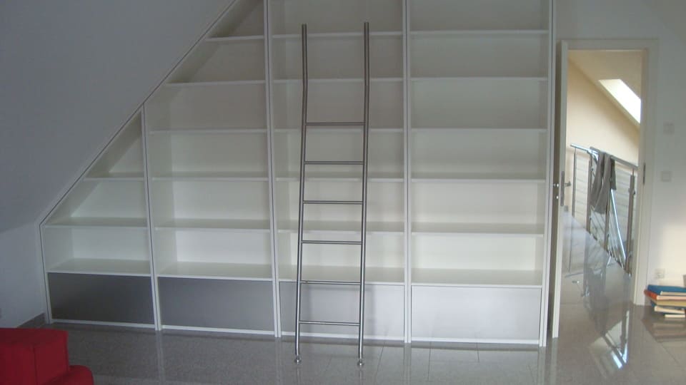 Individueller Dachschrägen-Ausbau mit Bibliotheksleiter – Tischler für Recklinghausen, Marl und Datteln