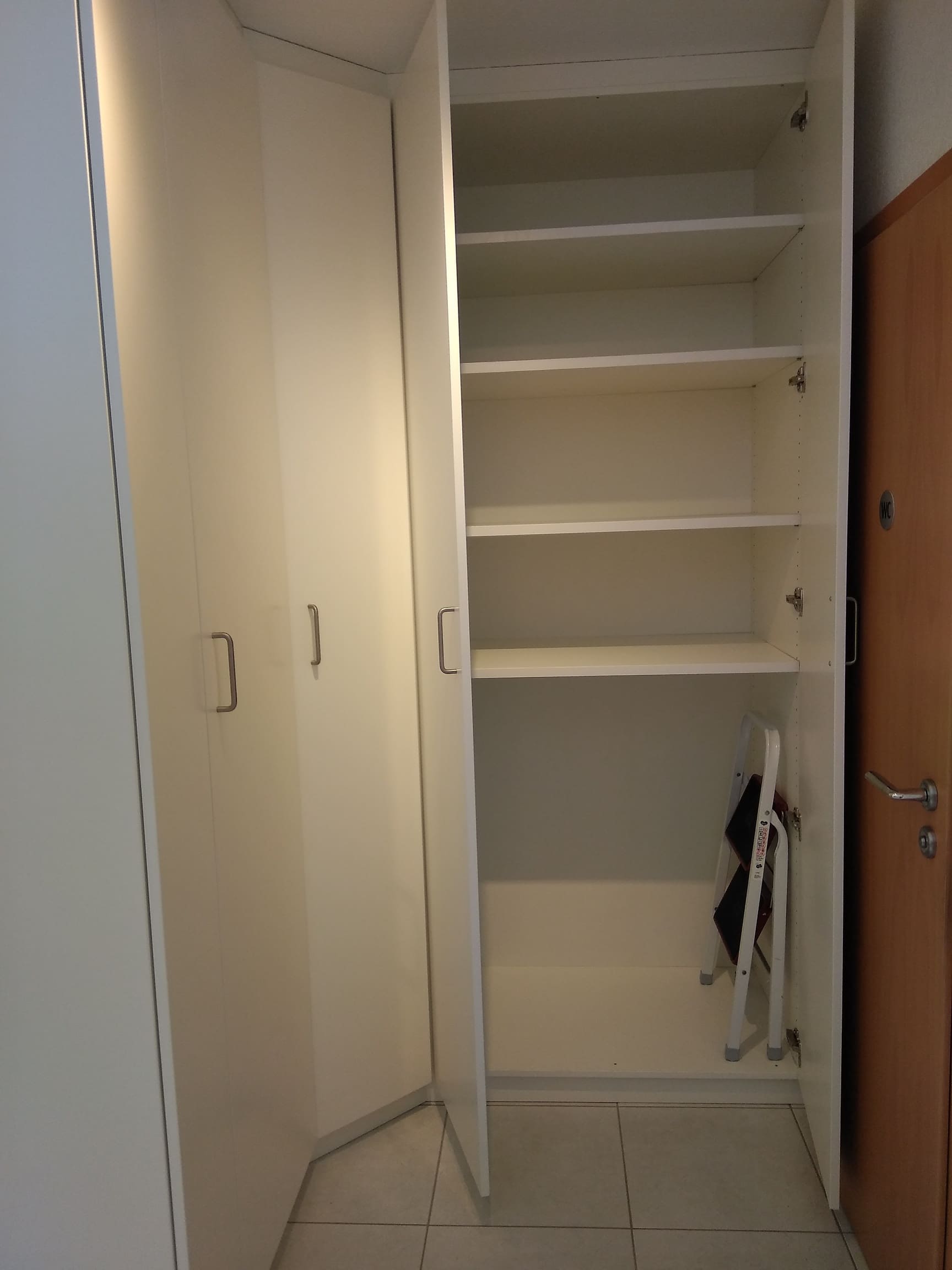Einbauschrank mit viel Stauraum – Tischler Oer-Erkenschwick