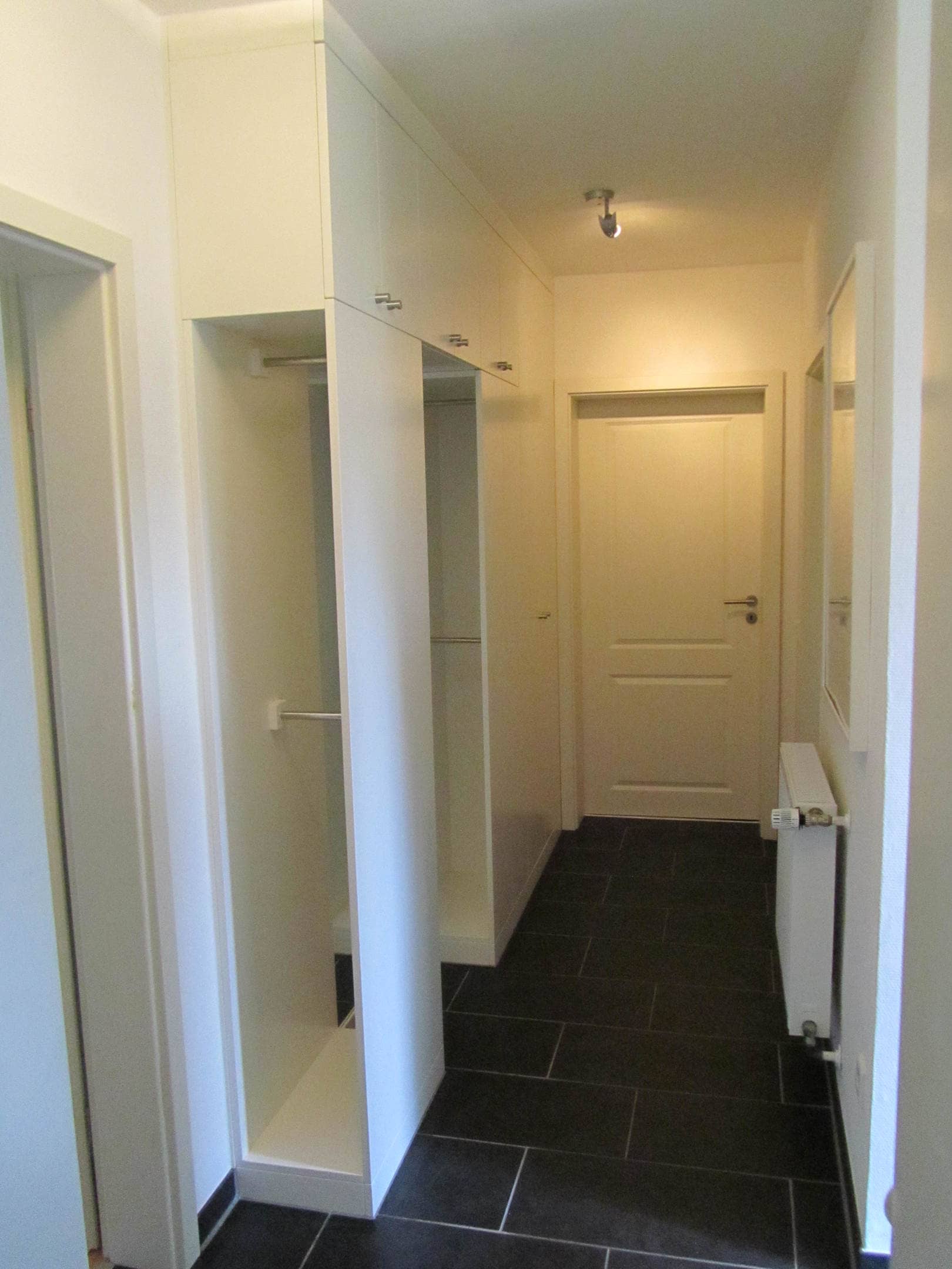 Garderobe im Eingangsbereich, Nahaufnahme – Tischler Datteln