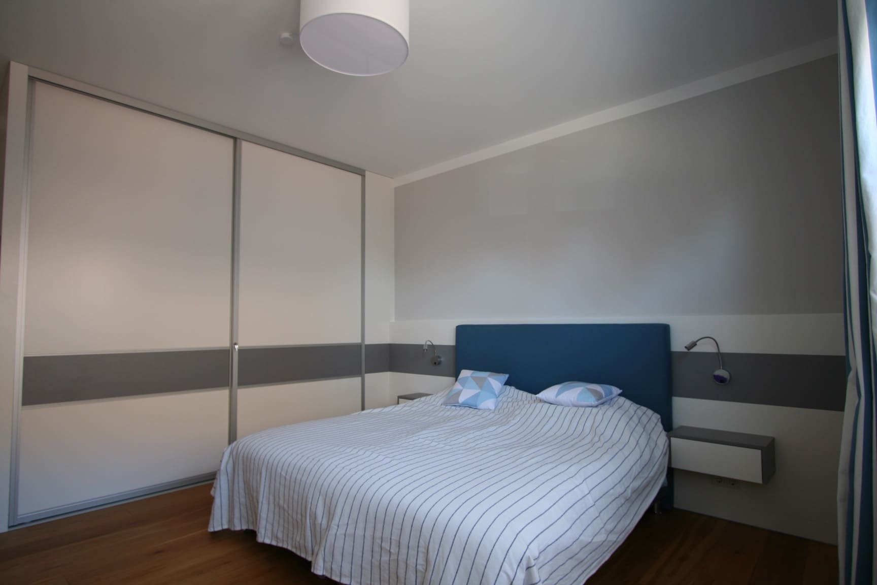 Raumteilendes Element mit Schiebetüren im Schlafzimmer – Tischler Recklinghausen