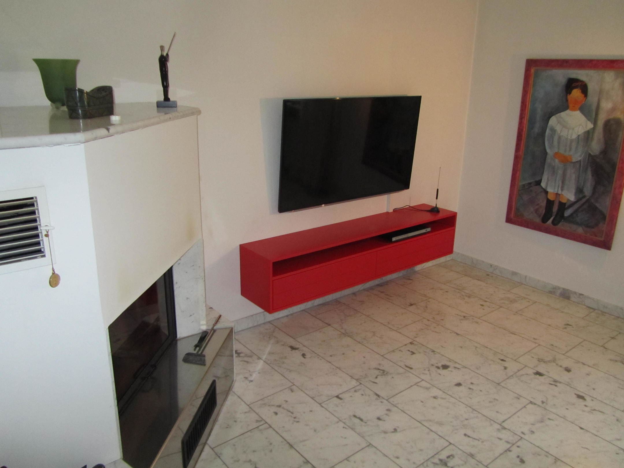 Farbig lackiertes TV-Lowboard als Eyecatcher – Tischler Recklinghausen